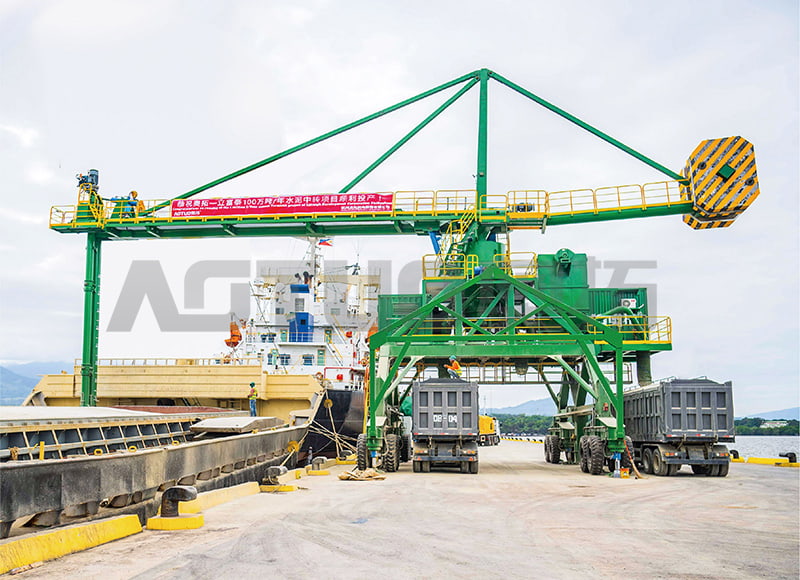 Scaricatore mobile per navi a vite con pneumatici 1000-70000 DWT 200-1500t/h